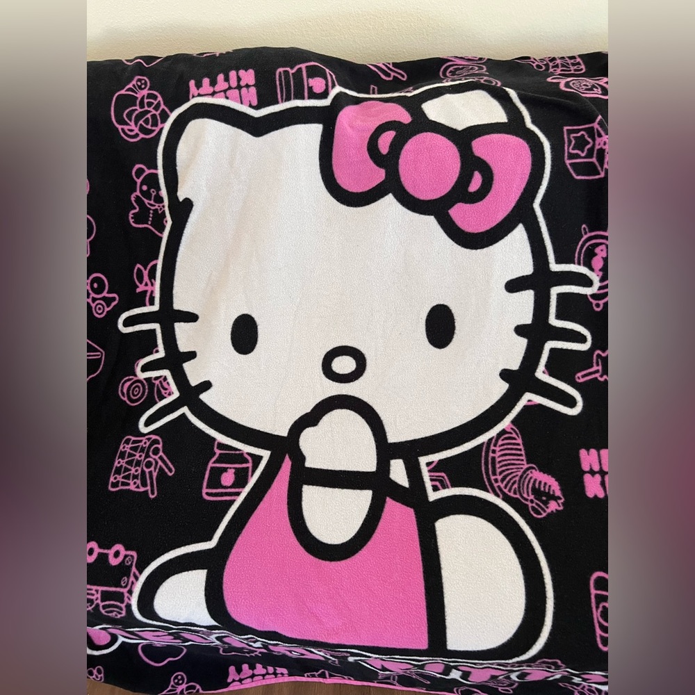 Hello Kitty blanket - Picture 3 of 6